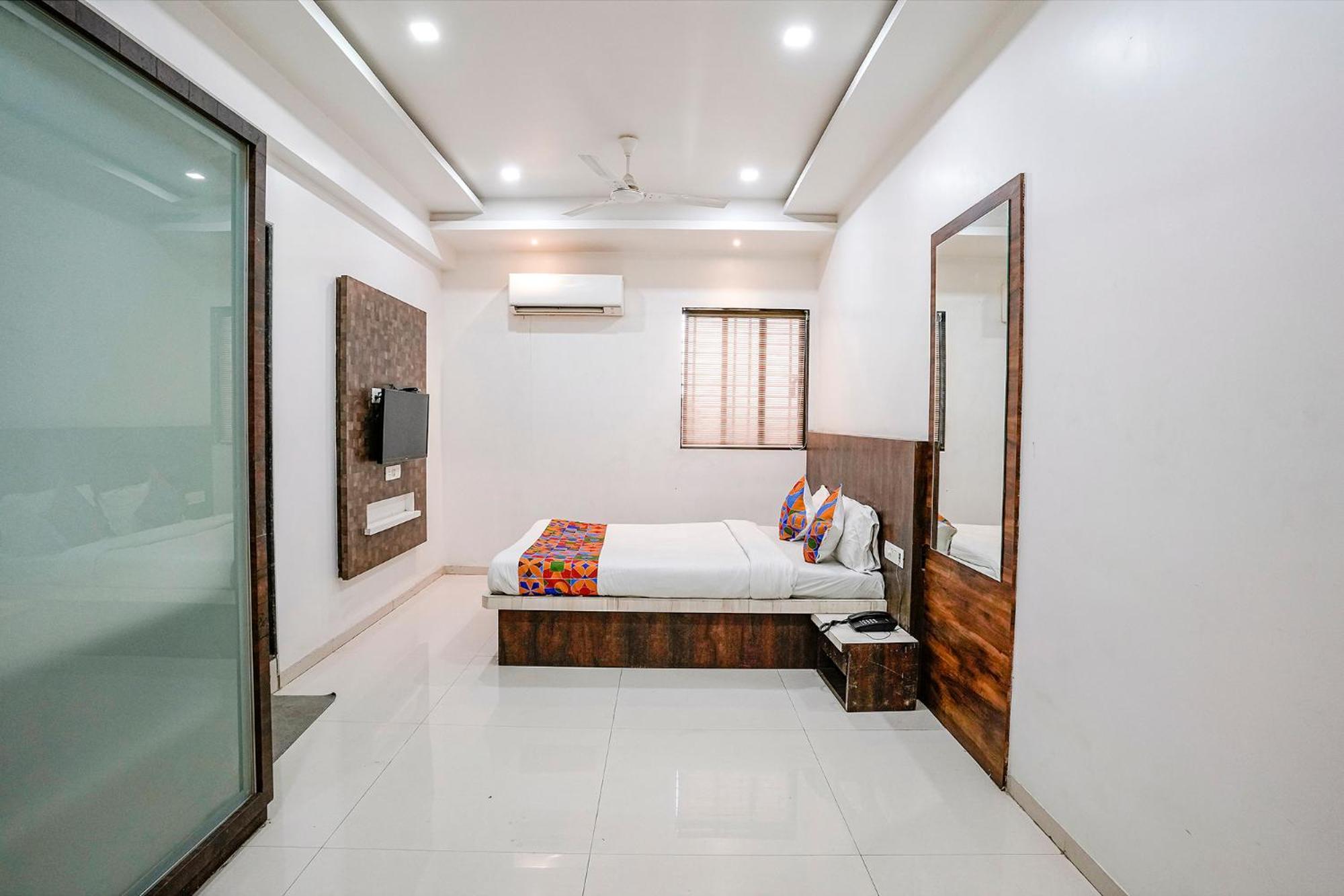 Fabhotel Krishna Inn Kashele Buitenkant foto